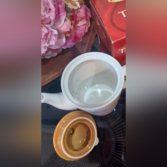 Tim Hortons Classic 2 Cup Porcelain Personal Tea Pot with box - Picture 5 of 8